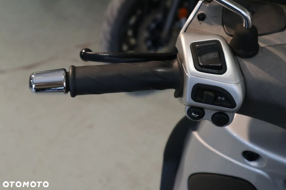 Piaggio Beverly - 12