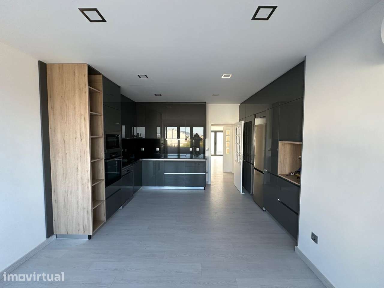 Excelente Apartamento T3 Renovado com Garagem – Vila Nova de Foz Côa - Grande imagem: 2/24