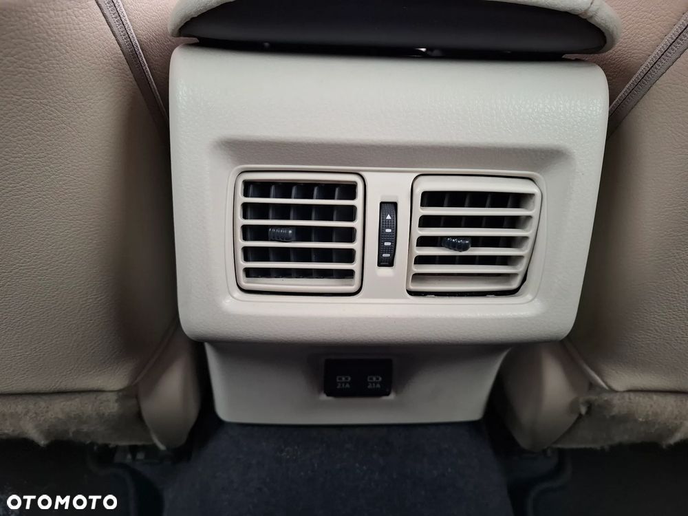 Toyota Camry 2.5 Hybrid Executive CVT - 9