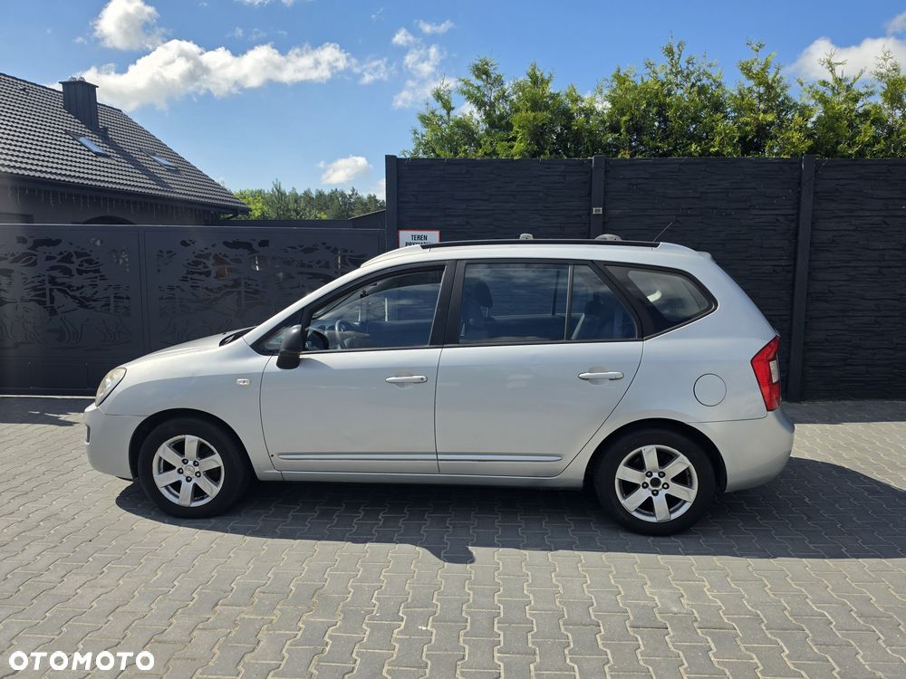 Kia Carens - 4