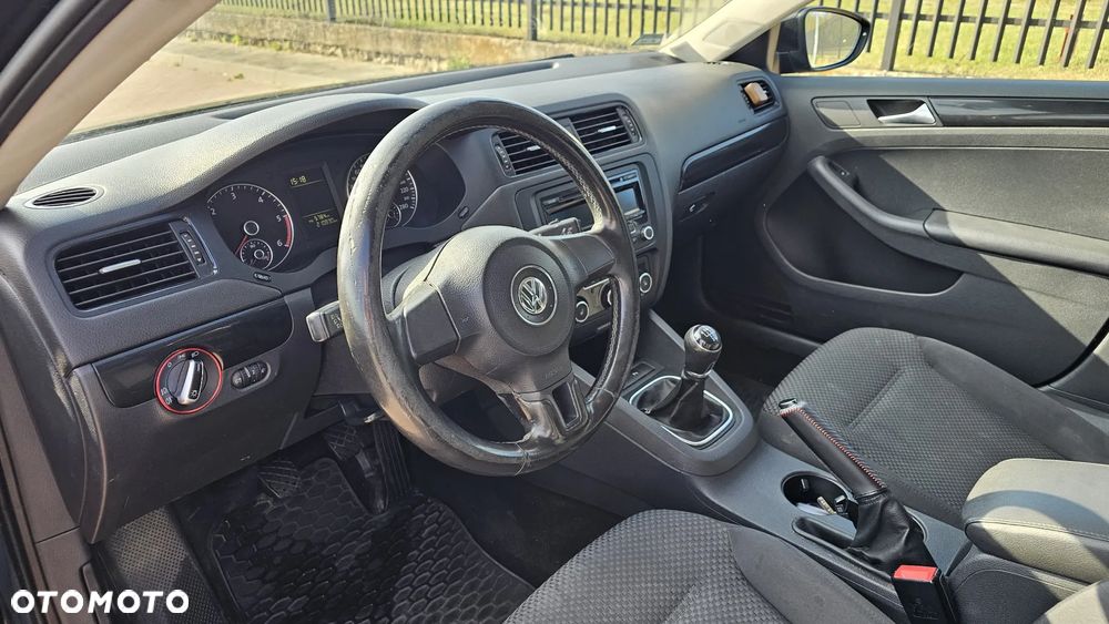 Volkswagen Jetta 1.6 TDI BMT Trendline - 8