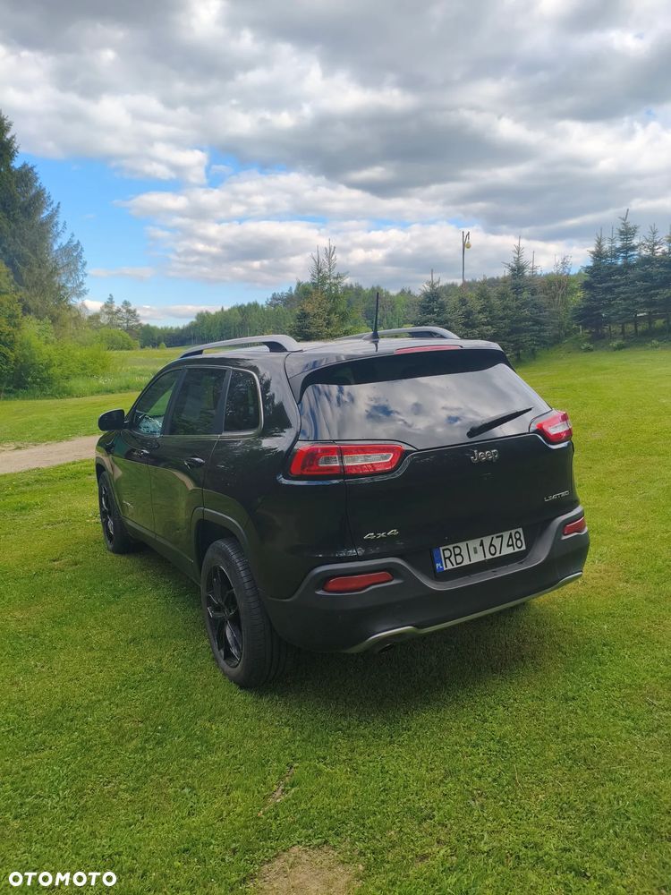 Jeep Cherokee - 4