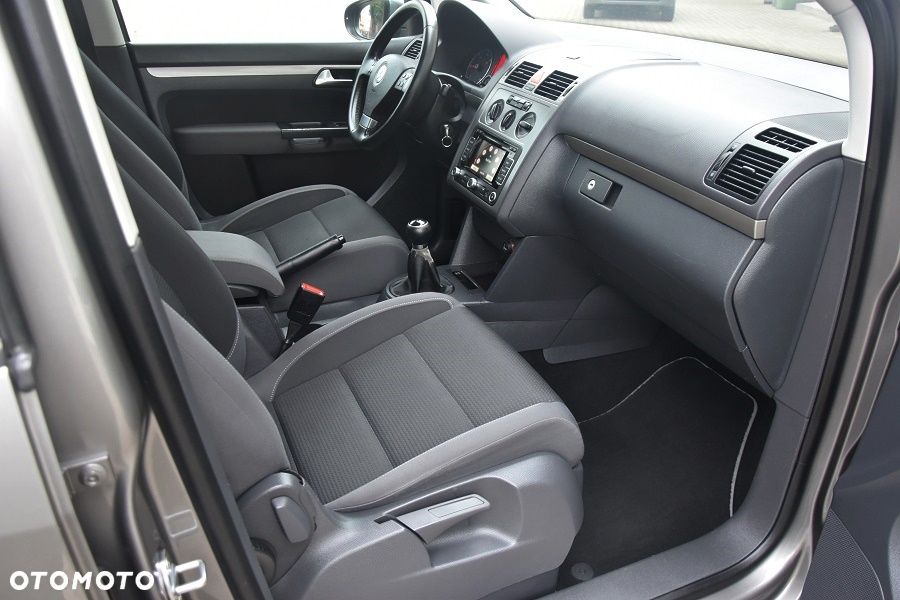 Volkswagen Touran 2.0 TDI DPF BlueMotion Technology Comfortline - 16