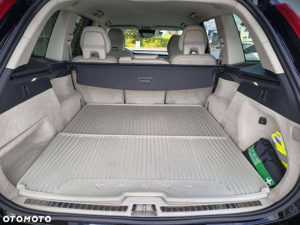 Volvo XC 90 - 32