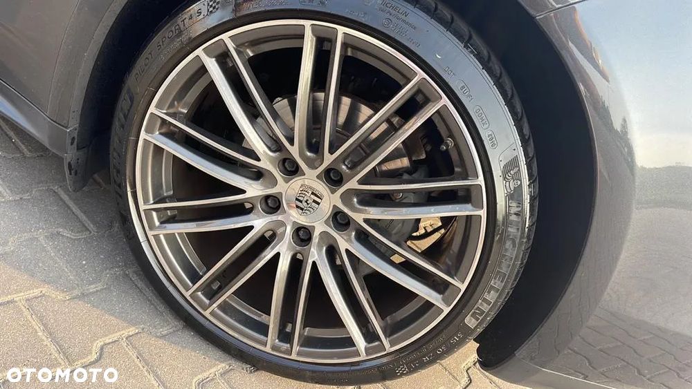 Porsche Panamera 4S Executive - 36