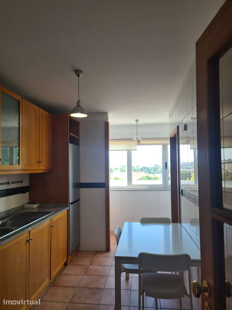 Apartamento T3 mobilado com garagem no centro de Barcelos - Grande imagem: 2/40