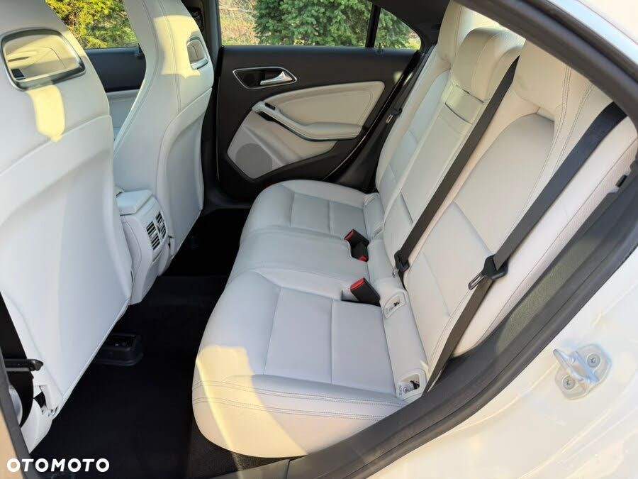 Mercedes-Benz CLA 250 4-Matic AMG Line - 23