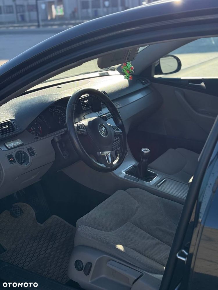Volkswagen Passat 1.8 TSI Comfortline - 18