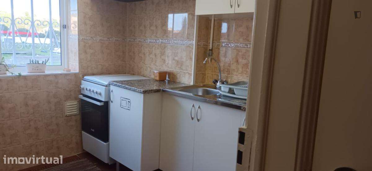 Quarto - localizado em Baixa de Santa Clara Coimbra - Grande imagem: 3/10