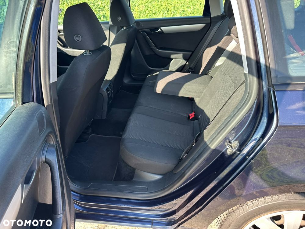 Volkswagen Passat - 14