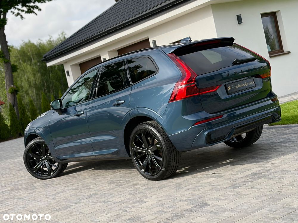 Volvo XC 60 B5 B AWD Plus Black Edition - 4