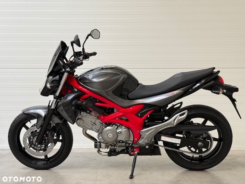 Suzuki Gladius - 6
