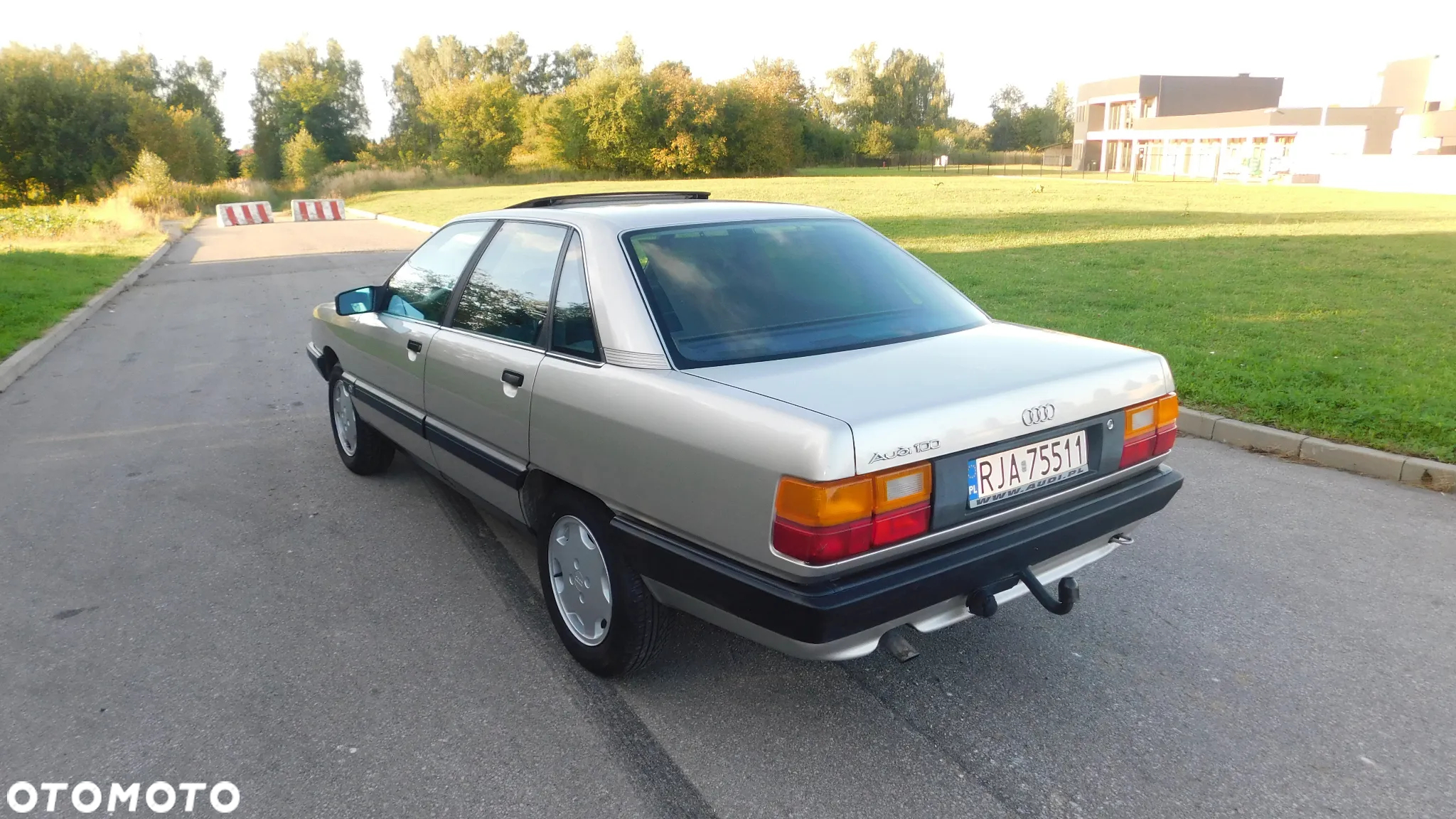 Audi 100 1.8 E - 12