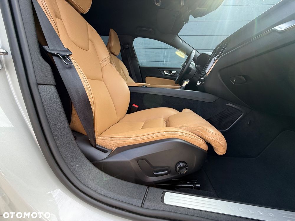 Volvo V60 Cross Country D4 AWD Geartronic Pro - 34