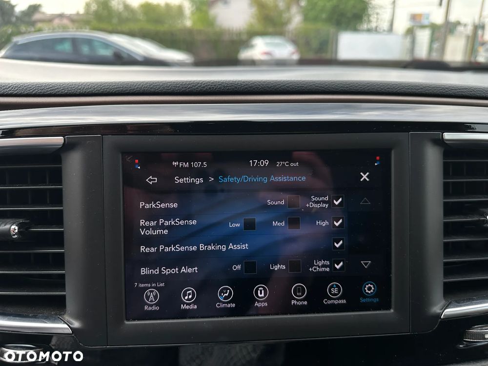 Chrysler Pacifica - 23