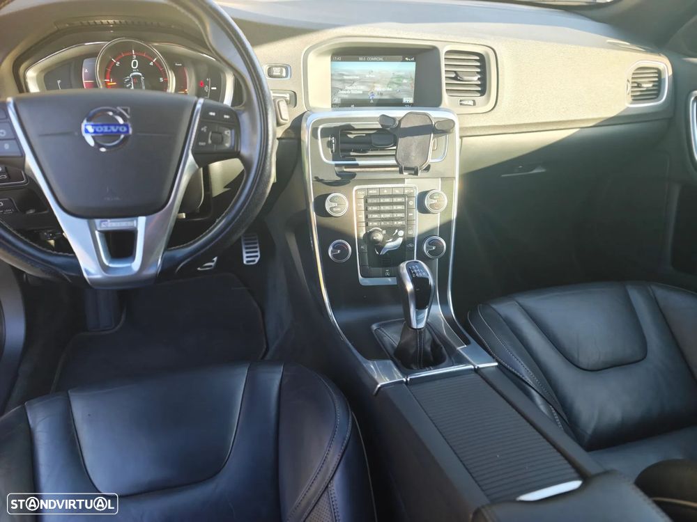 Volvo V60 2.0 D4 R-Design - 13