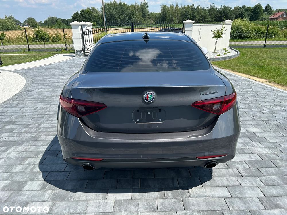 Alfa Romeo Giulia - 5