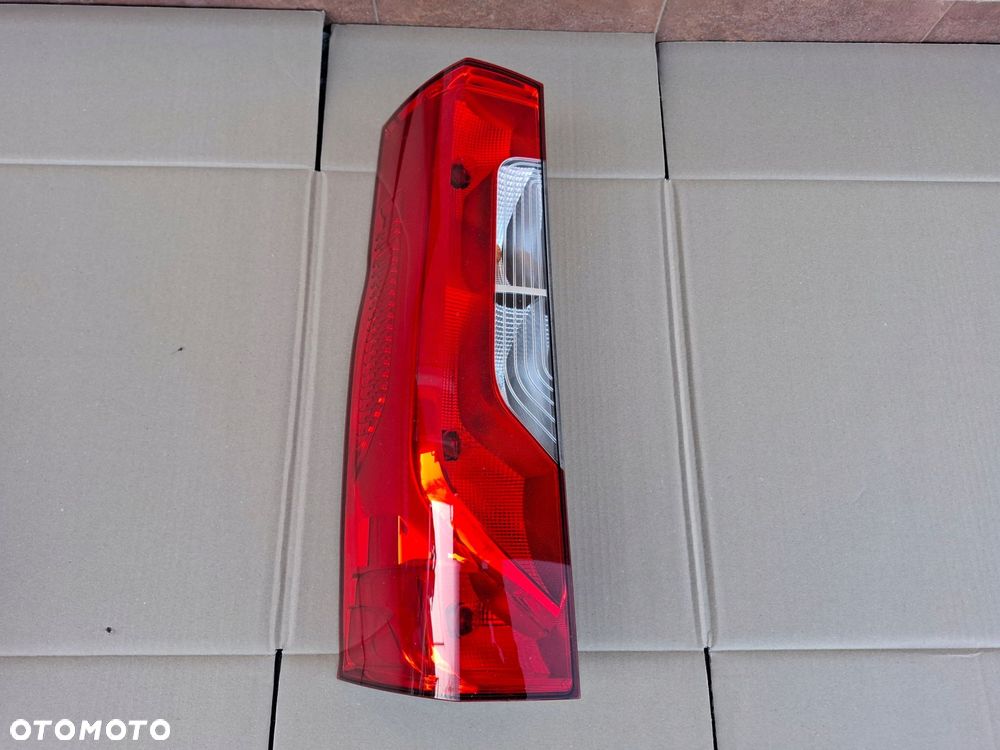 lampa tył tylna mercedes sprinter w907 a910 a9108200000 oryginał ładny stan