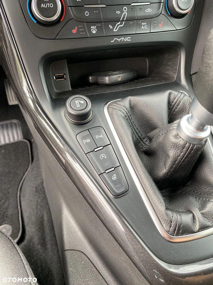 Ford Focus 1.0 EcoBoost Trend Sport - 27