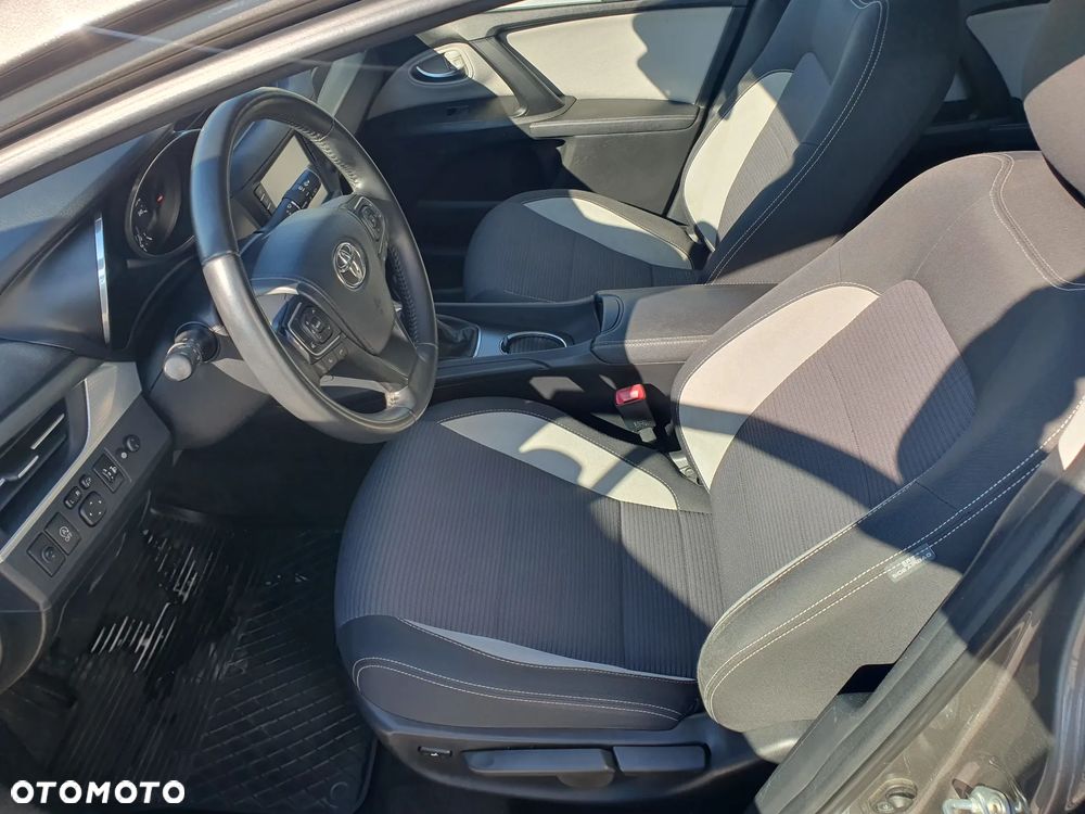 Toyota Avensis 2.0 D-4D Premium - 7