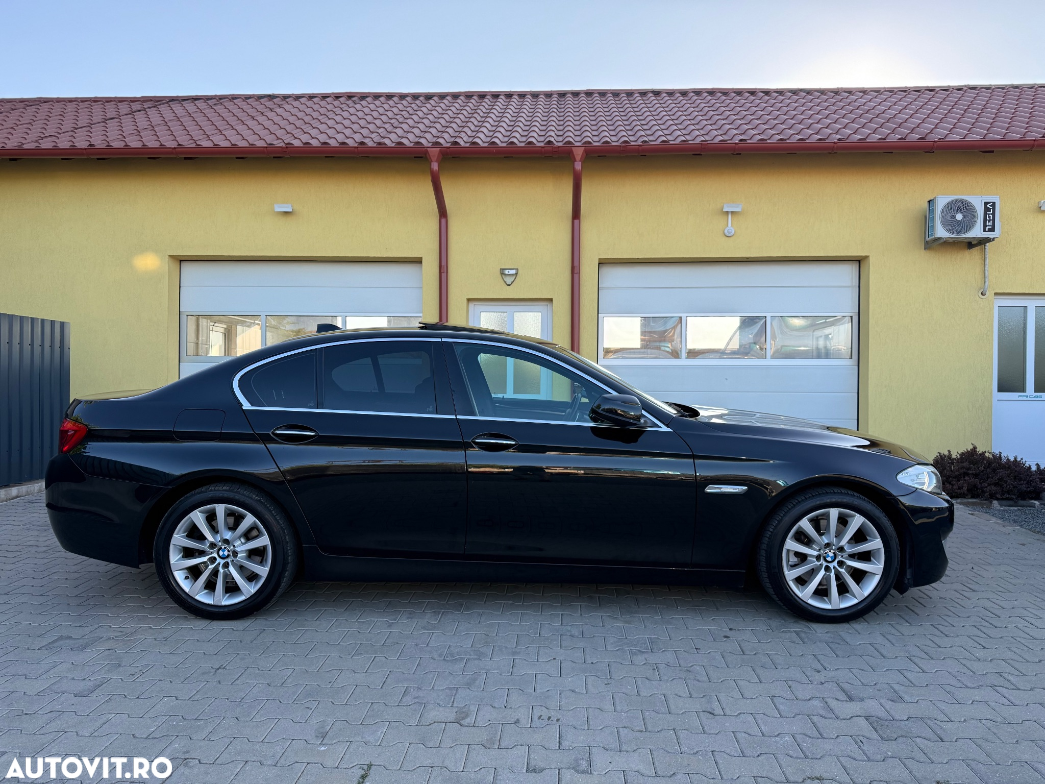 BMW Seria 5 520d Aut. - 32