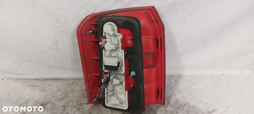 .  TYL TYLNA LAMPA PRAWA AUDI A2 - 5