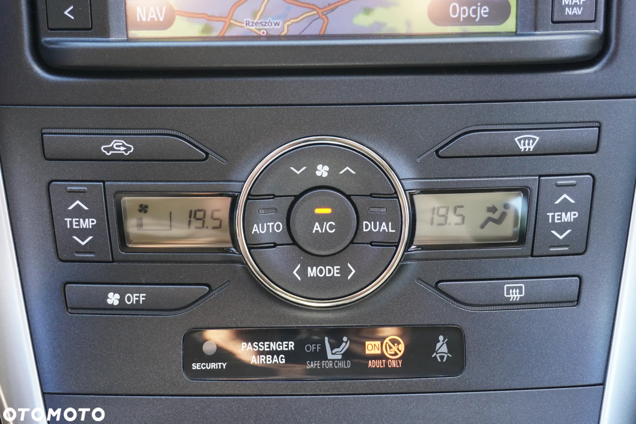 Toyota Auris 1.6 Executive - 25
