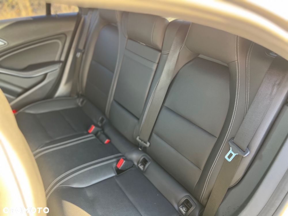 Mercedes-Benz CLA 250 7G-DCT Sport - 22