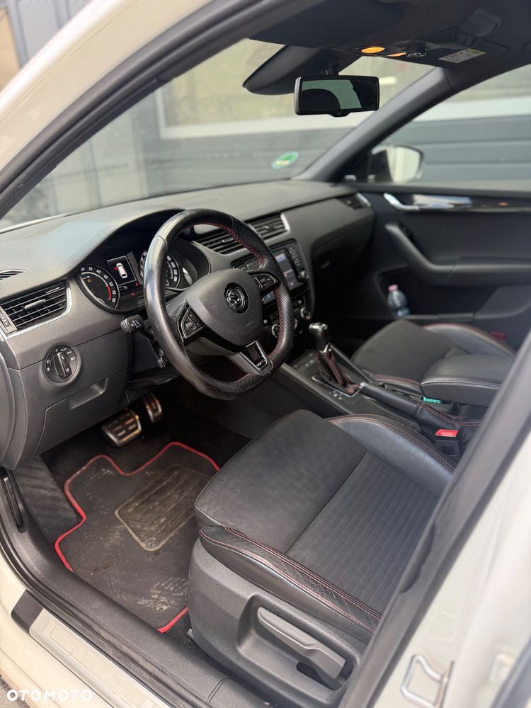Skoda Octavia 2.0 TDI DSG RS - 11
