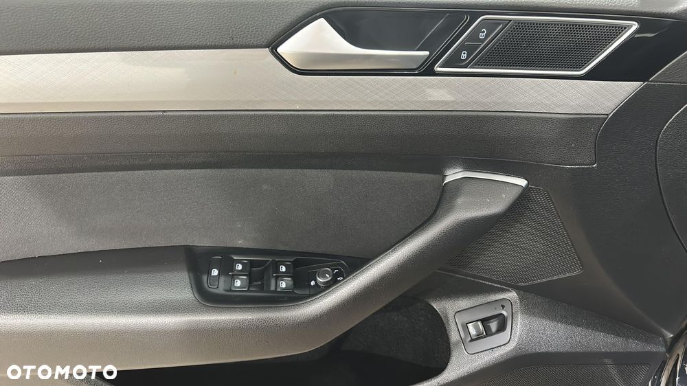 Volkswagen Passat - 14