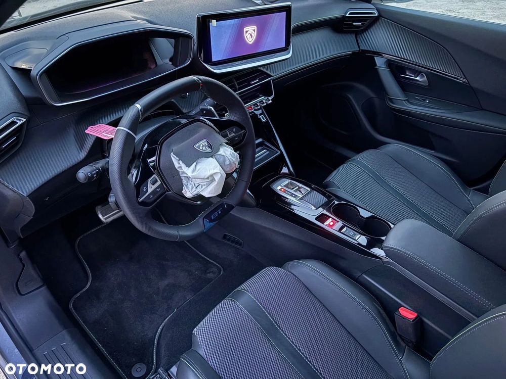 Peugeot 2008 Hybrid 136 e-DSC GT - 8