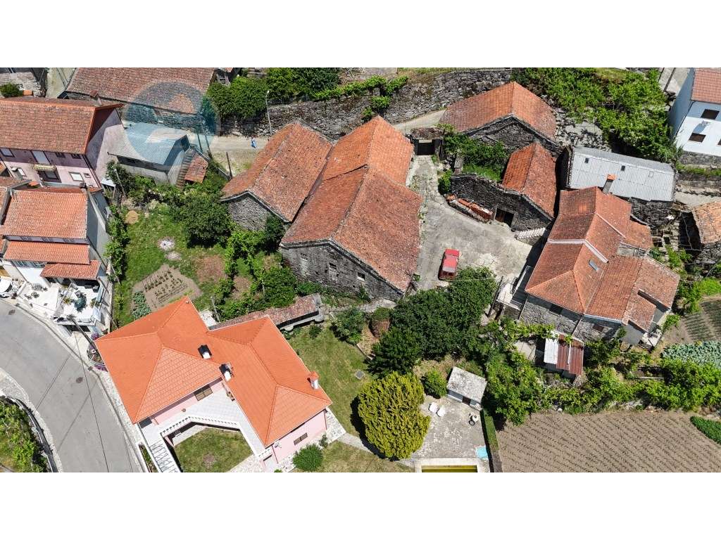 Casa em pedra para restauro em Vila Boa- Cabeceiras de Basto - Grande imagem: 3/29