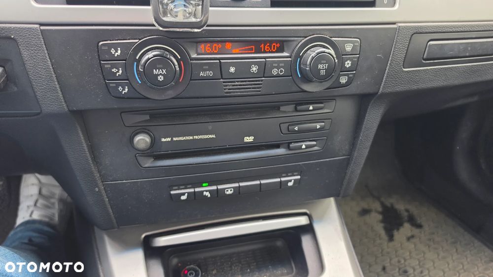 BMW Seria 3 325i - 22