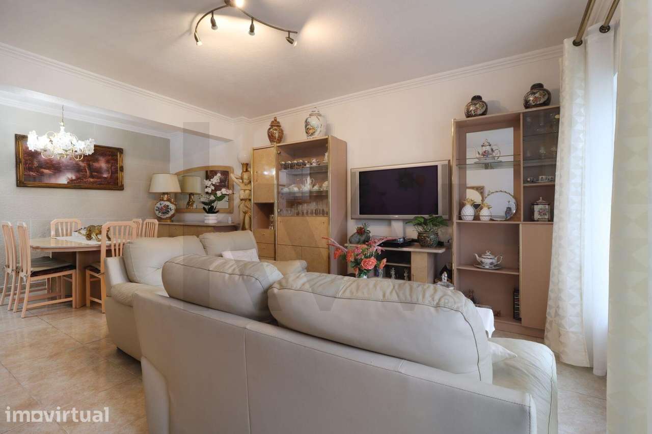 Apartamento T0 + 2 com 100m2 e garagem em andar de moradia com logrado - Grande imagem: 4/25