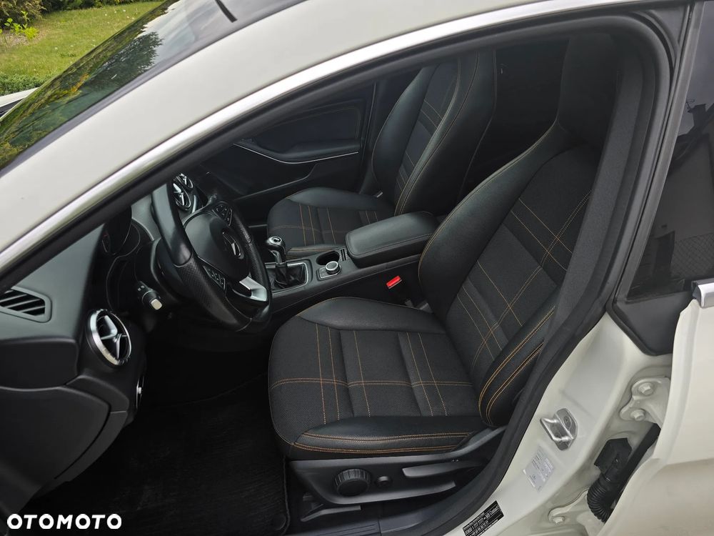 Mercedes-Benz CLA 180 Peak Edition - 14