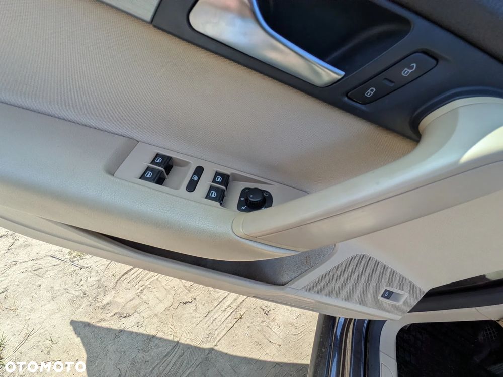 Volkswagen Passat 2.0 TDI DPF BlueMotion Technology Comfortline - 6