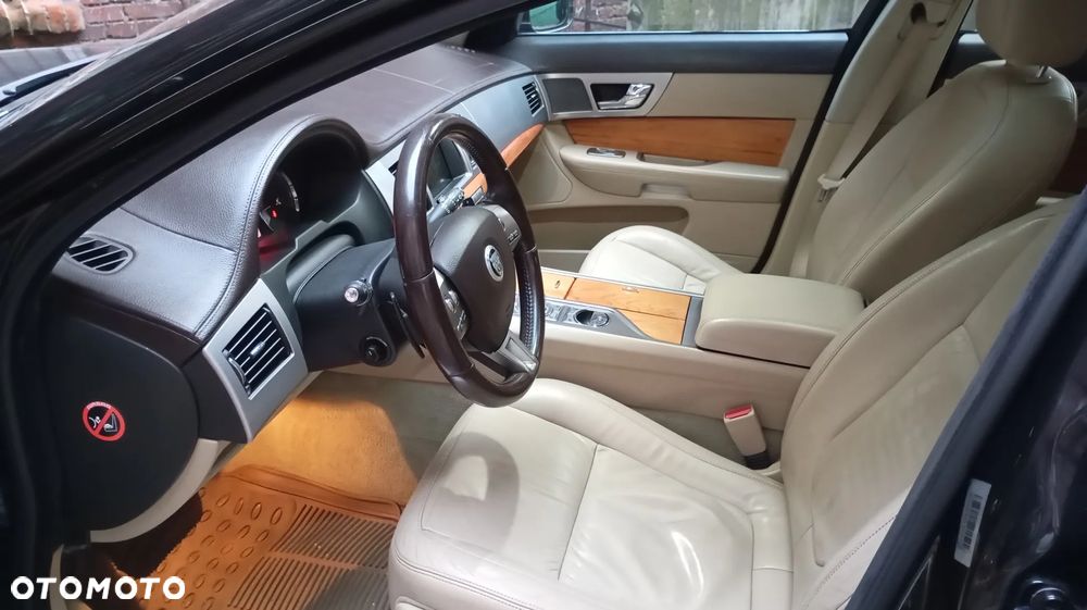 Jaguar XF 3.0 V6 D S Premium Luxury - 10