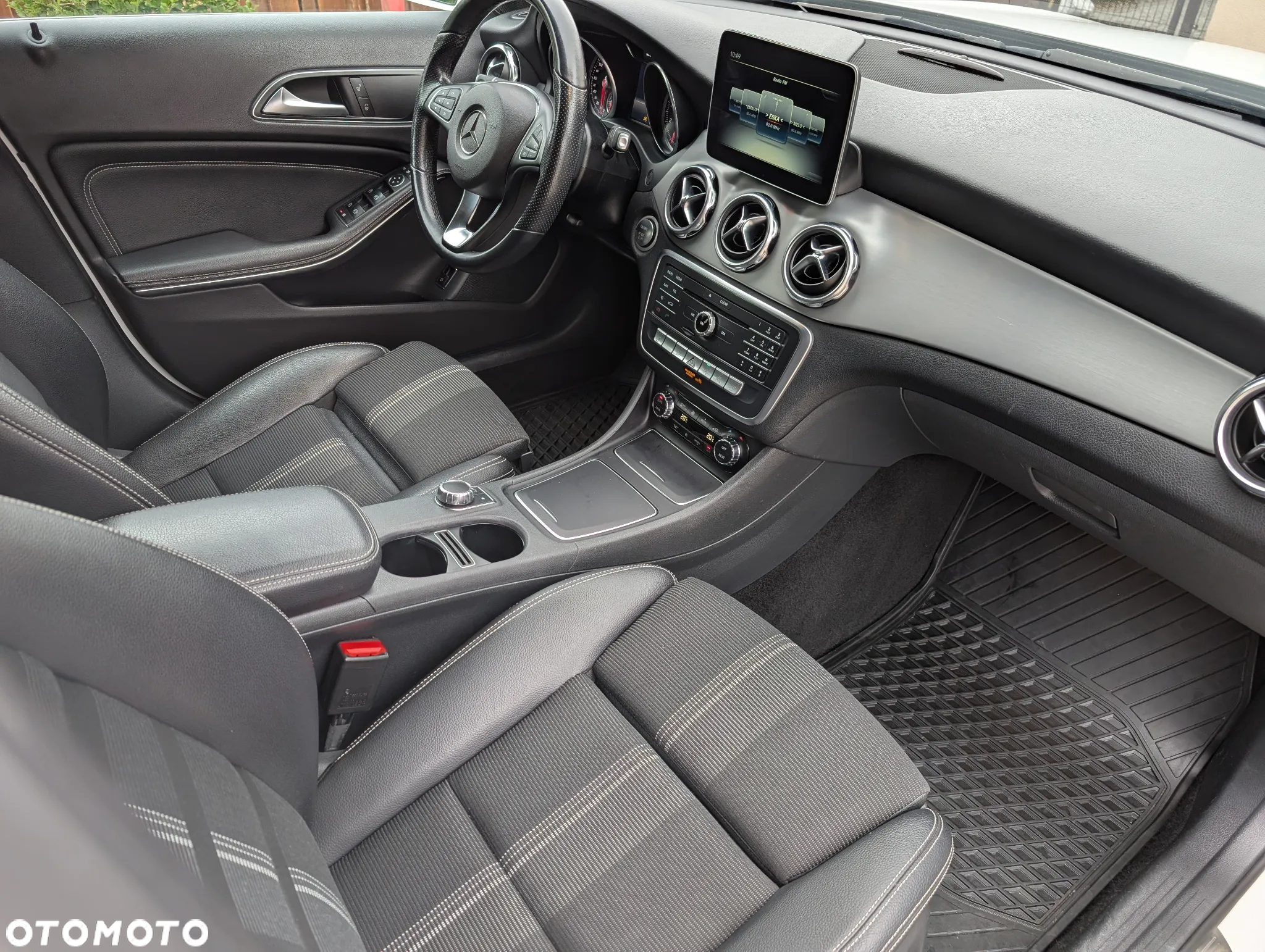 Mercedes-Benz GLA 200 7G-DCT - 22