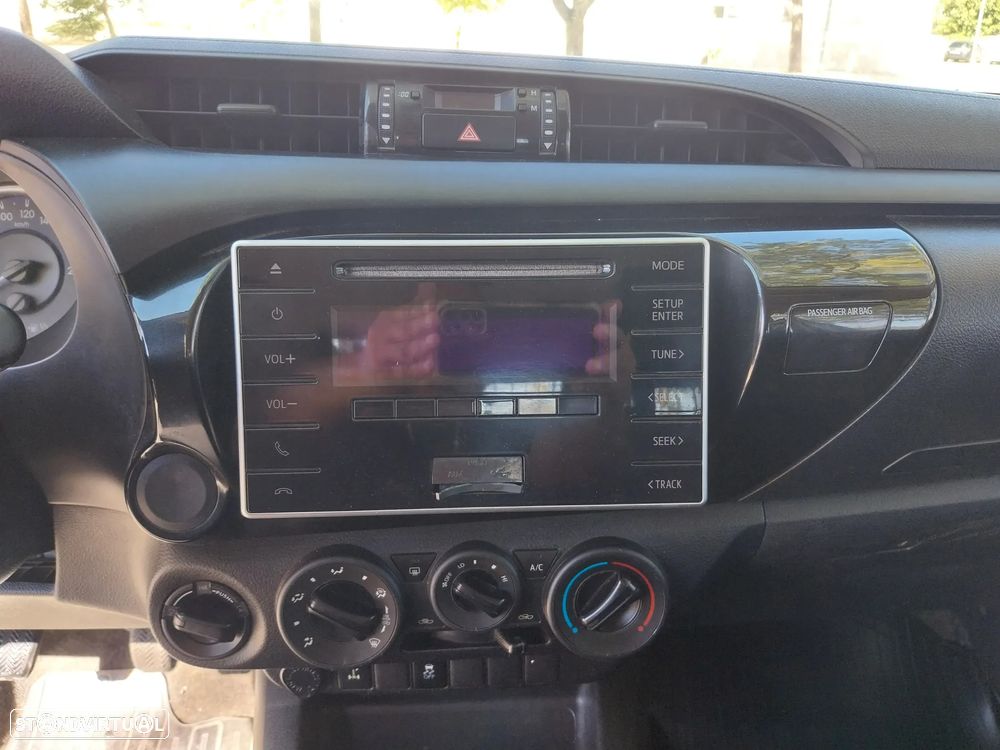 Toyota Hilux 2.4 D-4D 4WD CD CM - 11