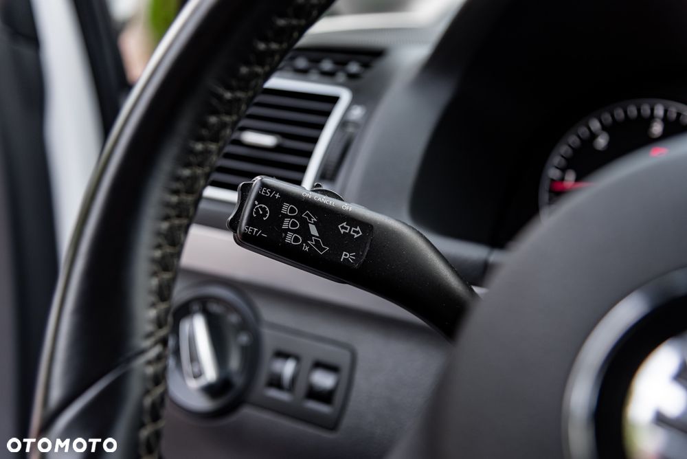 Volkswagen Touran 2.0 TDI DPF DSG Cup - 30