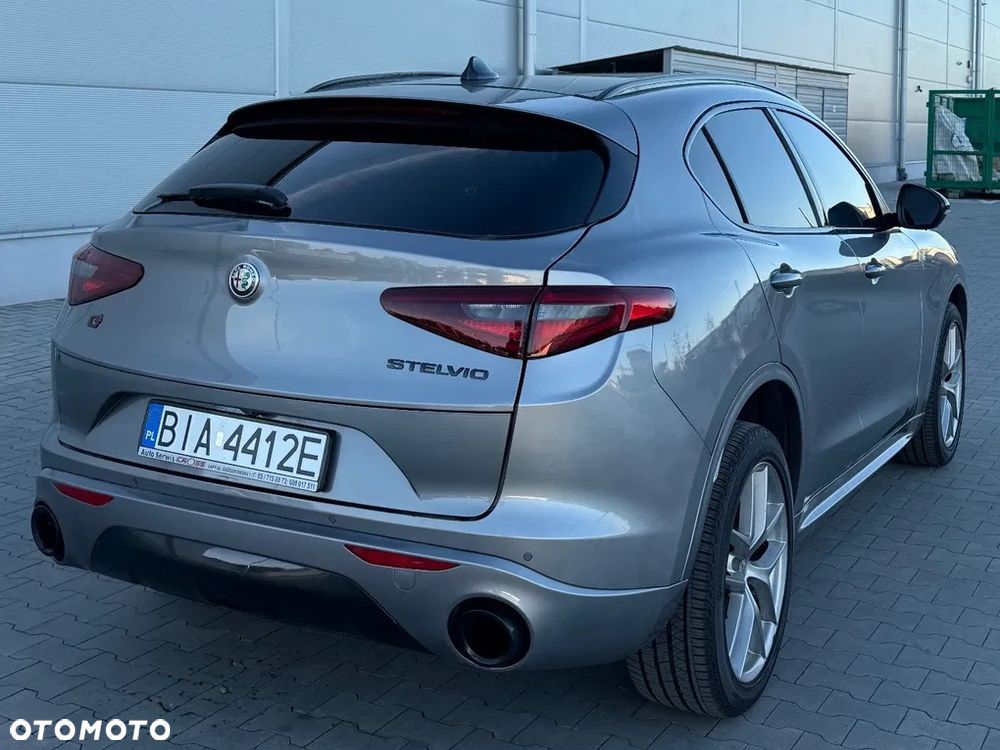 Alfa Romeo Stelvio 2.0 Turbo 16V AT8-Q4 Veloce Ti - 8