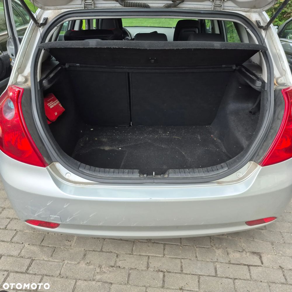 Kia Ceed - 10