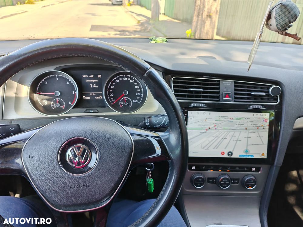 Volkswagen Golf - 12