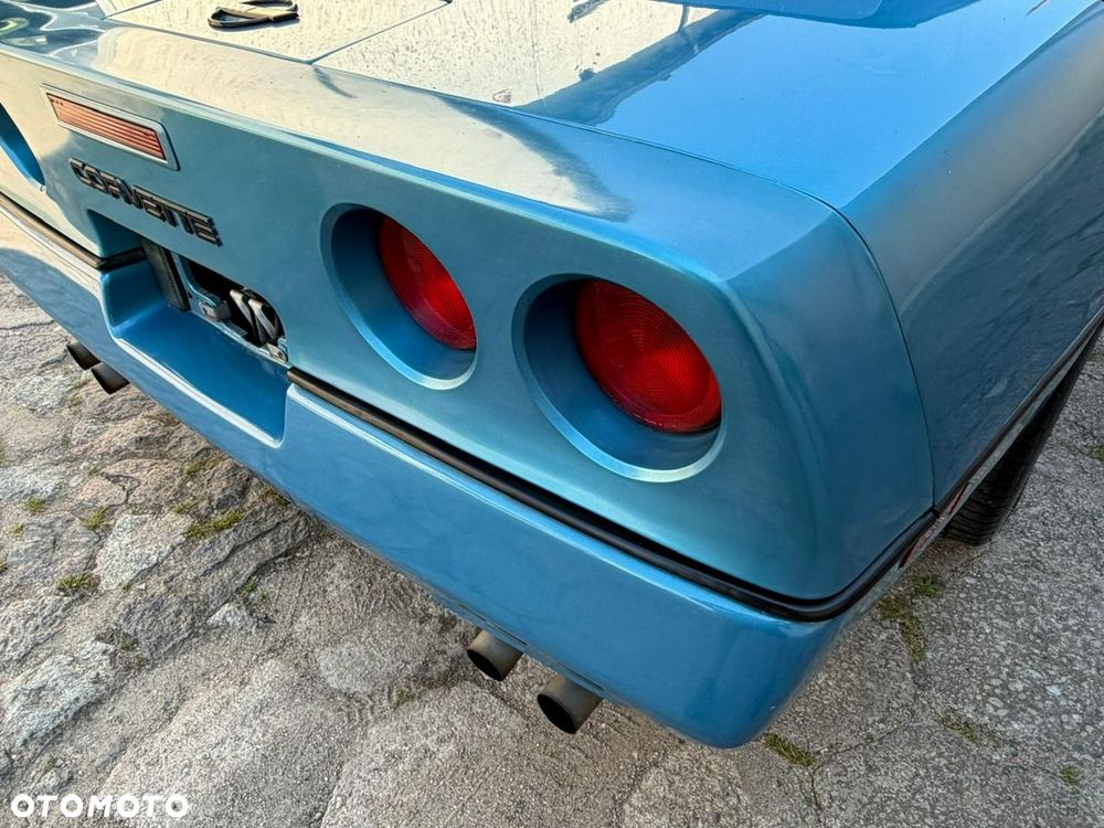 Chevrolet Corvette - 16