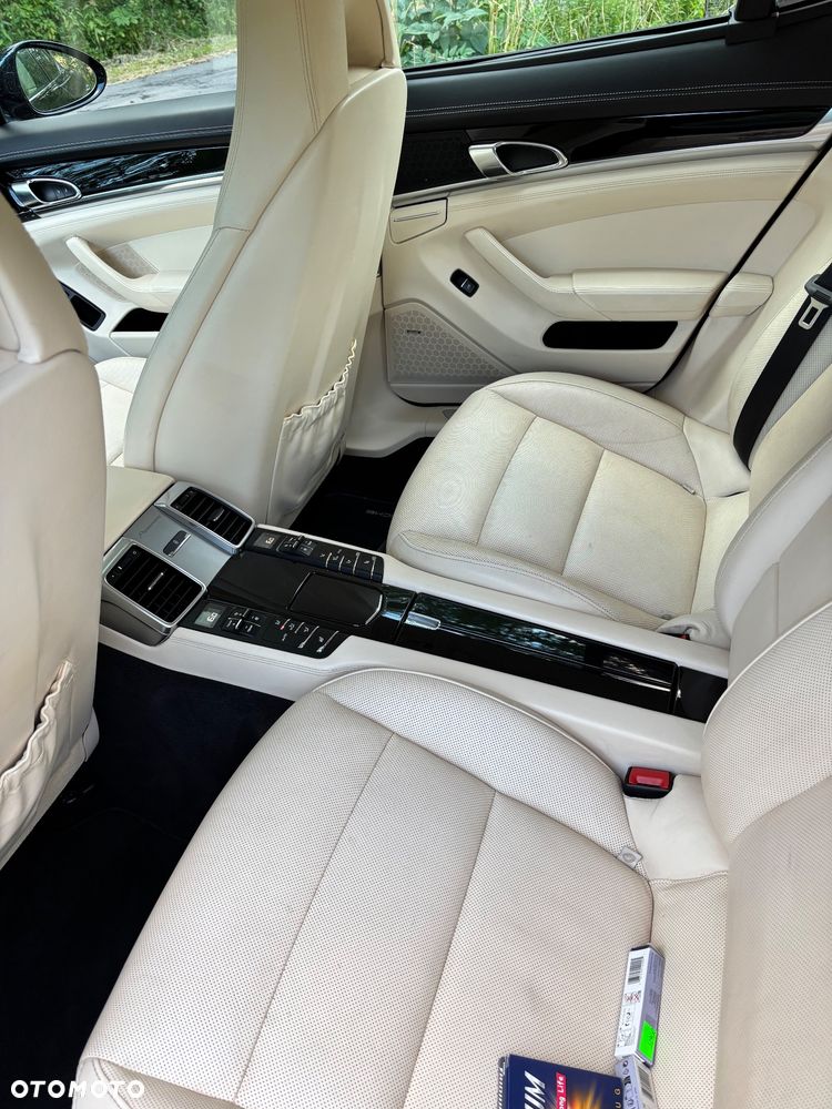 Porsche Panamera S - 10