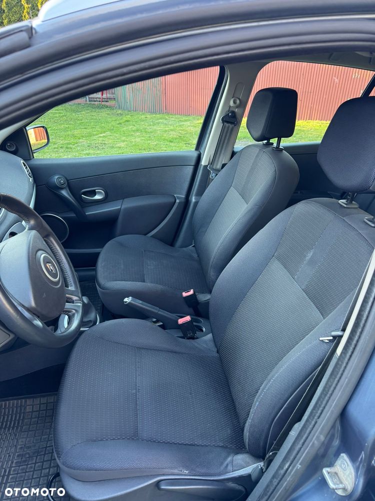 Renault Clio 1.5 dCi FAP Privilege - 11
