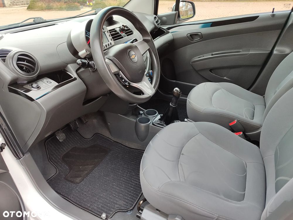 Chevrolet Spark 1.0 LT - 23