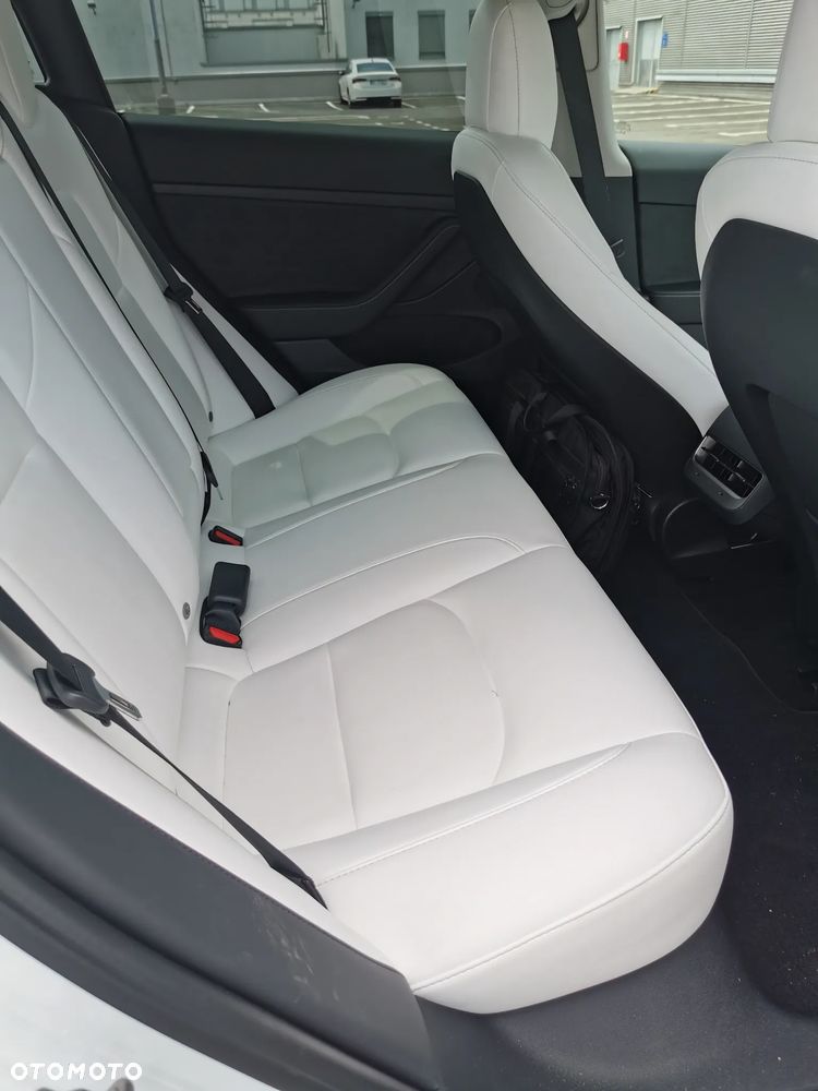 Tesla Model 3 AWD - 8