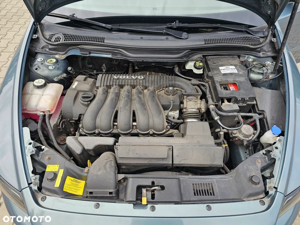 Volvo S40 2.4 - 15
