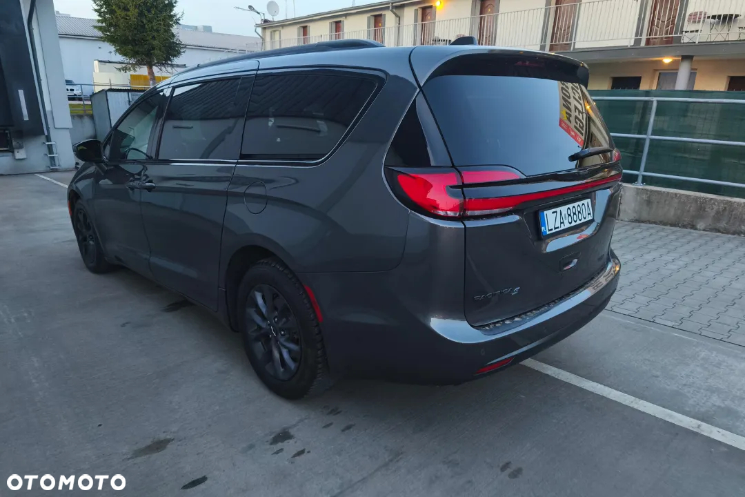 Chrysler Pacifica - 15
